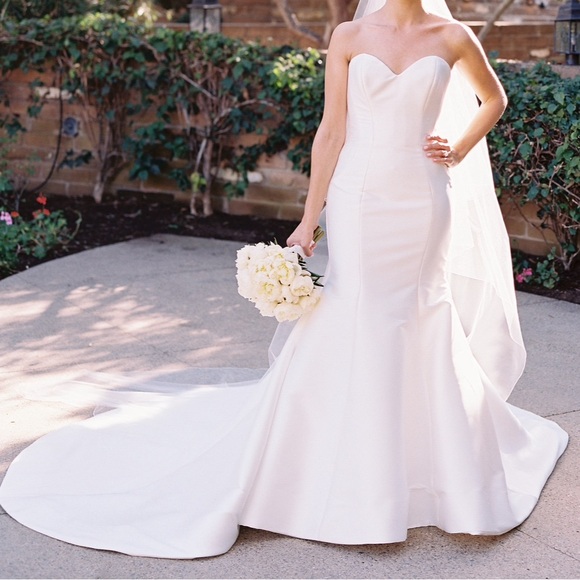 Monique Lhullier Divine Wedding Gown - Picture 3 of 4